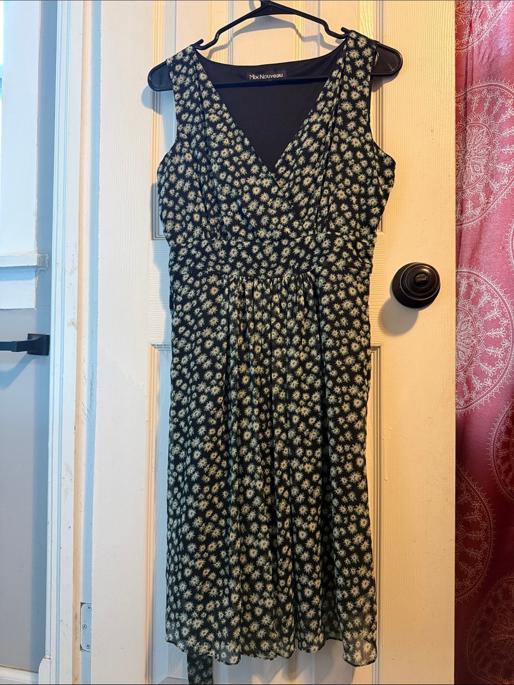 Max Nouveau Black Floral V-Neck Sleeveless Midi Dress